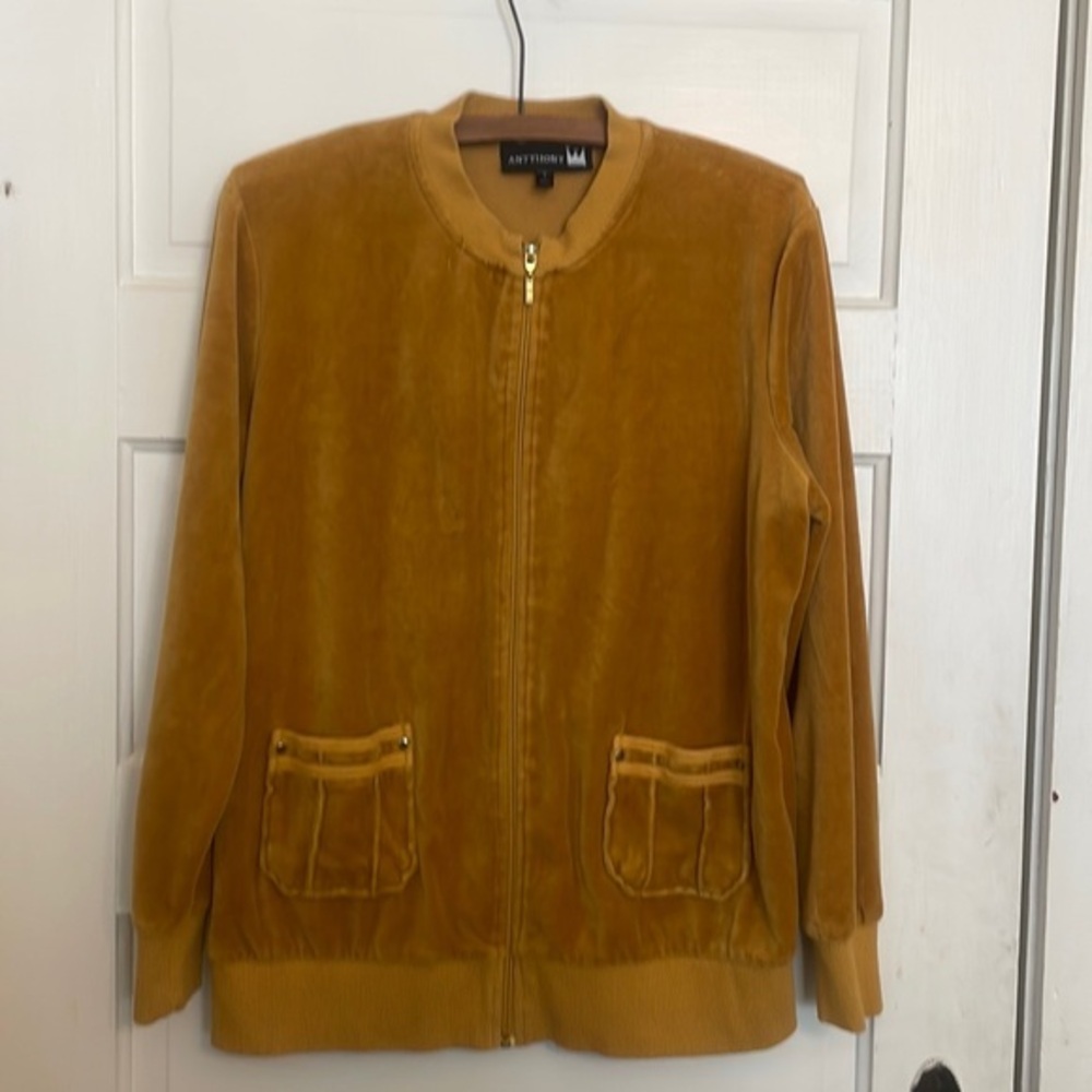 Antthony velour gold zippered women’s‎ jacket. So soft!
